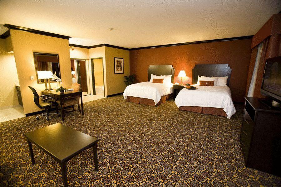 Hampton Inn & Suites Dallas-Десото Экстерьер фото