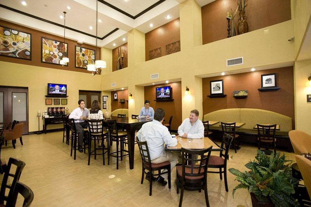 Hampton Inn & Suites Dallas-Десото Экстерьер фото