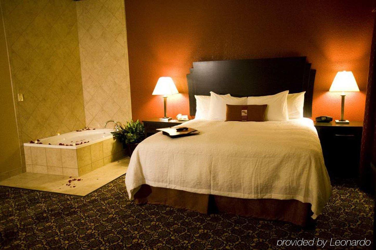 Hampton Inn & Suites Dallas-Десото Номер фото